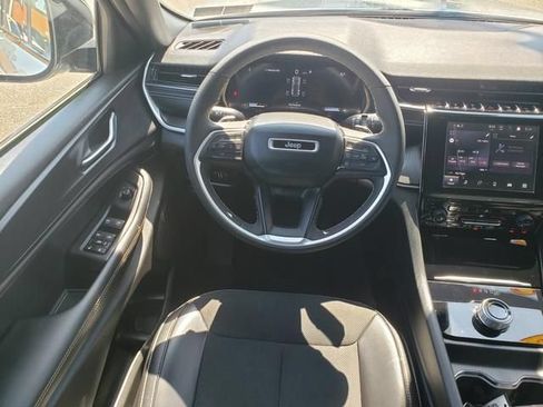Used 2023 Jeep Grand Cherokee Altitude AWD/4WD image 18