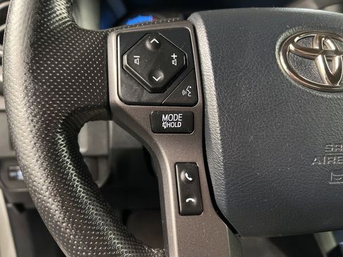 Used 2018 Toyota Tacoma TRD Off-Road image 18