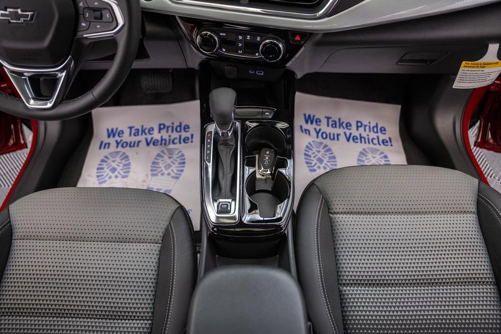 New 2026 Chevrolet Trax LT w/ Sunroof Package FWD image 24