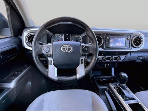 Used 2019 Toyota Tacoma SR5 AWD/4WD image 6