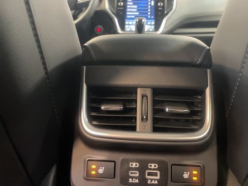 Used 2025 Subaru Outback Touring AWD/4WD image 7