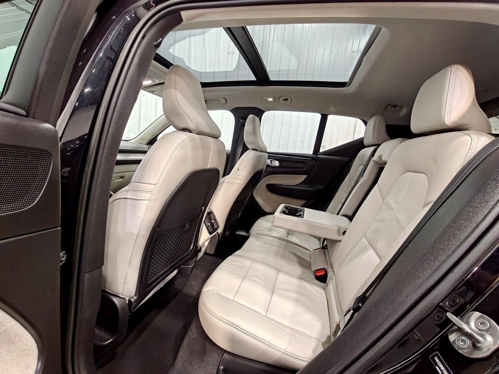 Used 2023 Volvo XC40 B4 Ultimate FWD image 31