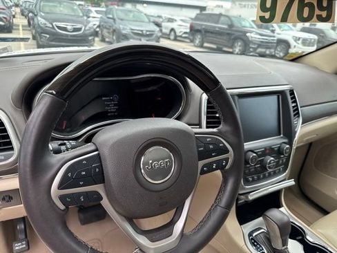 Used 2018 Jeep Grand Cherokee Overland AWD/4WD image 10