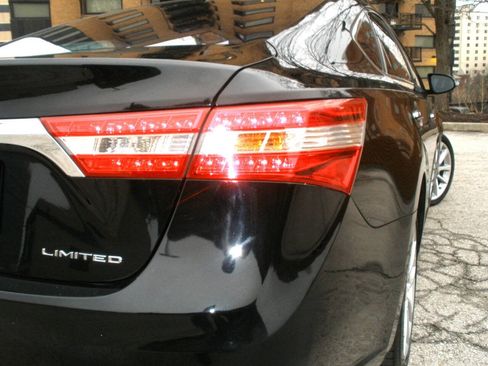 Used 2013 Toyota Avalon Limited image 17