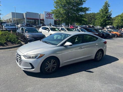 Used 2018 Hyundai Elantra SEL FWD image 3
