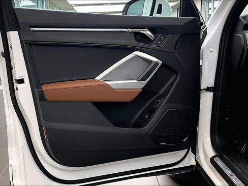 Certified 2025 Audi Q3 2.0T Premium Plus w/ Premium Plus Package image 21