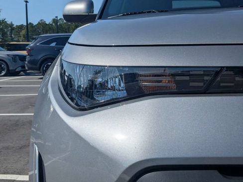 Used 2023 Kia Soul LX FWD image 6