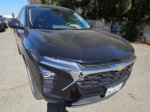 Used 2024 Chevrolet Trax LS FWD image 2