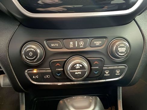 Used 2020 Jeep Cherokee Limited AWD/4WD image 37