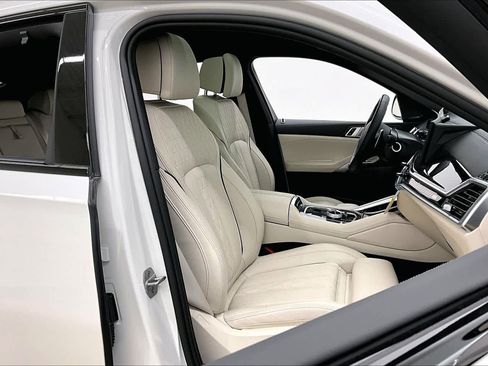 Used 2025 BMW X6 M60i image 8