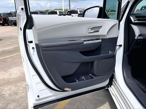 Used 2021 Toyota Sienna XLE FWD image 22