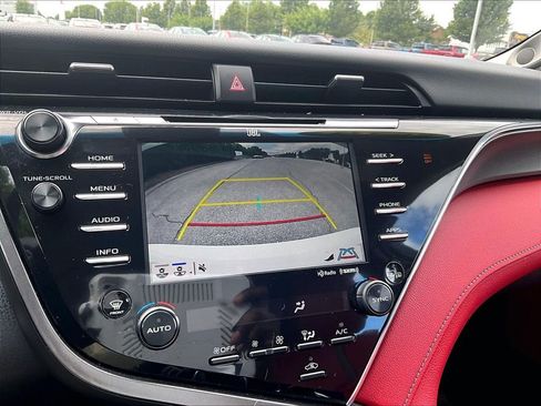 Used 2018 Toyota Camry XSE FWD image 19