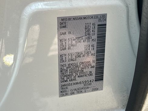 Used 2024 Nissan Frontier SV image 28