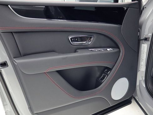 New 2025 Bentley Bentayga image 47