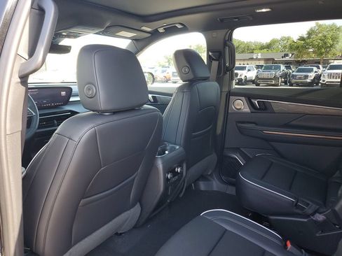 New 2026 Buick Enclave Avenir w/ Super Cruise Package FWD image 10