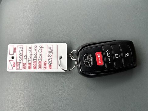 Certified 2025 Toyota Tacoma Trailhunter image 27