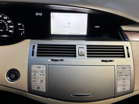 Used 2010 Toyota Avalon Limited image 17