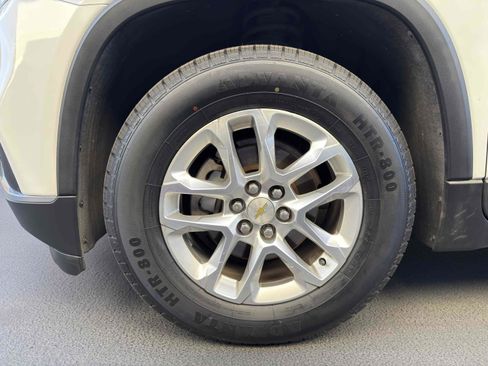 Used 2018 Chevrolet Traverse LT w/ LPO, Black Accent Package image 17