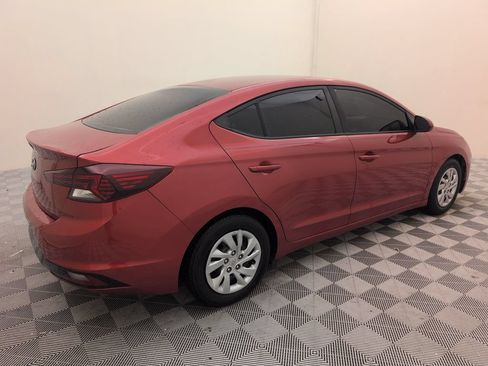 Used 2019 Hyundai Elantra SE FWD image 3