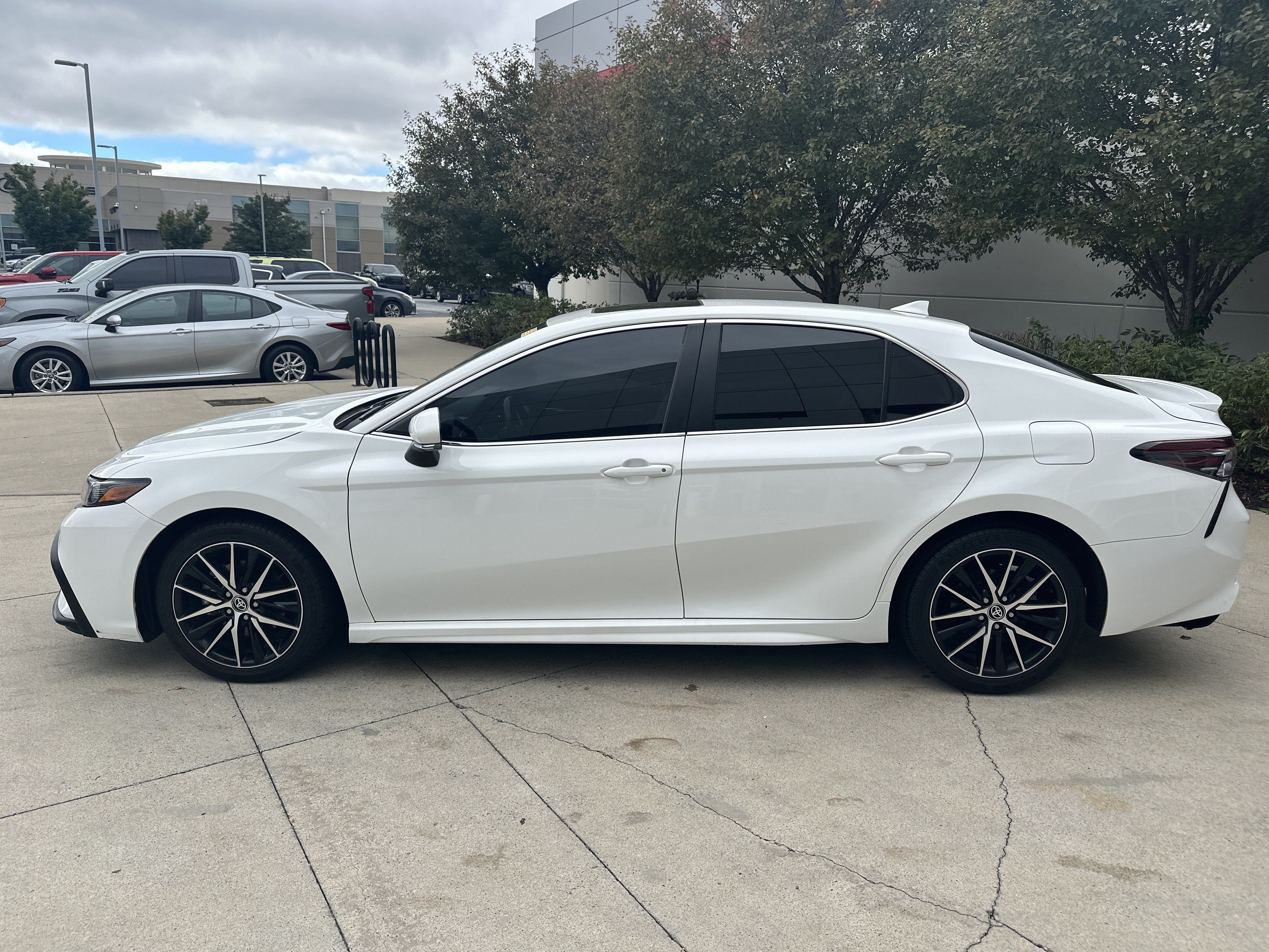 Used 2023 Toyota Camry SE w/ Convenience Package FWD image 9