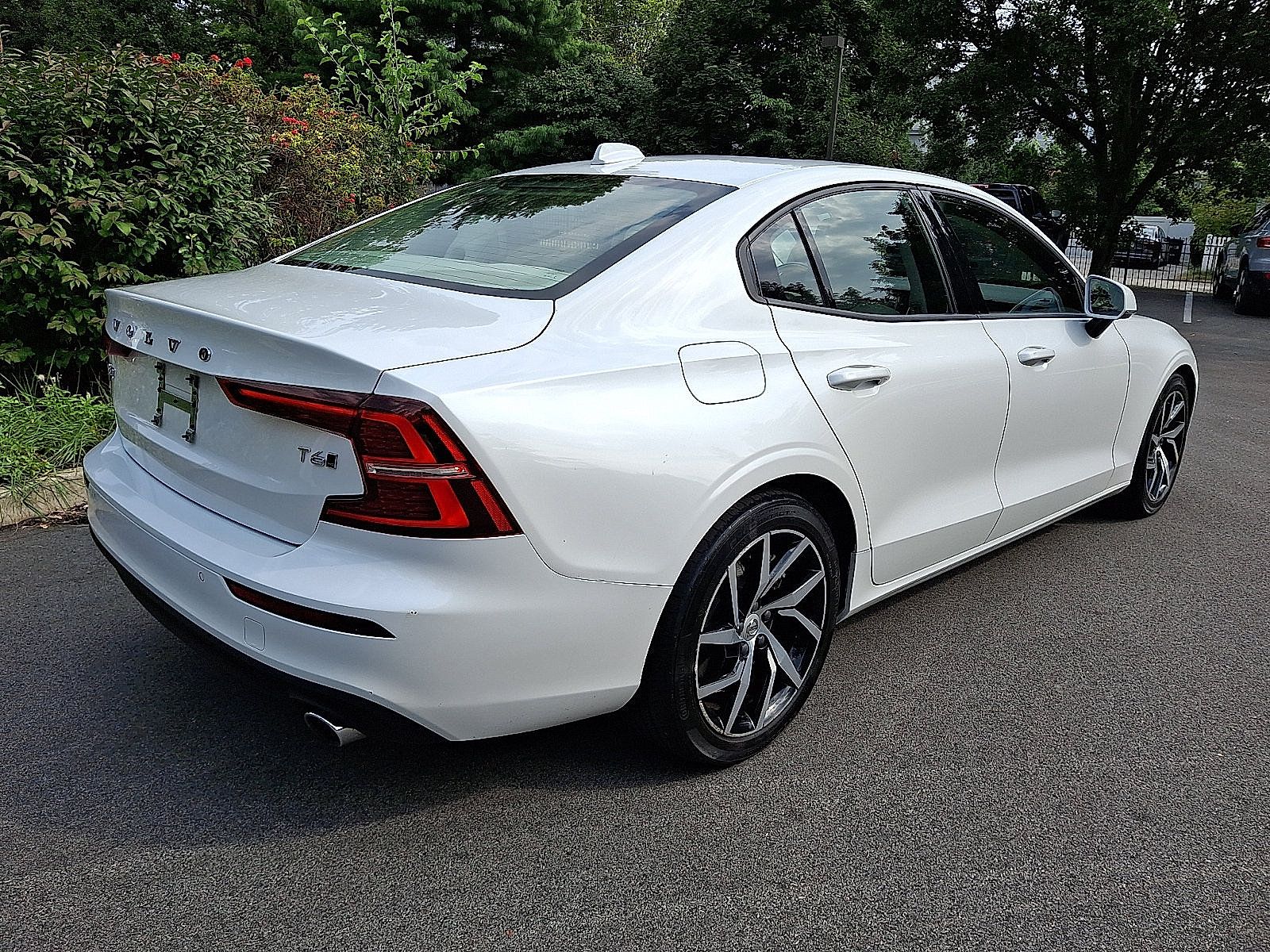 Used 2019 Volvo S60 T6 Momentum w/ Premium Package AWD/4WD image 6