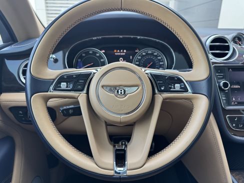 Used 2019 Bentley Bentayga AWD/4WD image 15