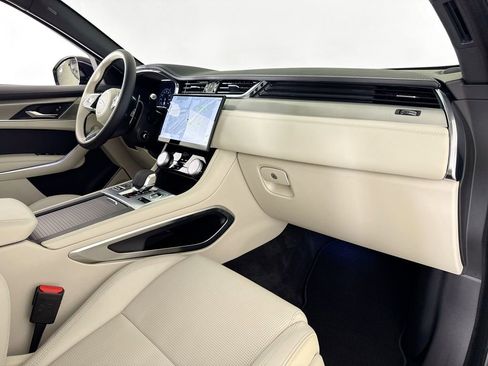Certified 2025 Jaguar F-PACE R-Dynamic S image 13