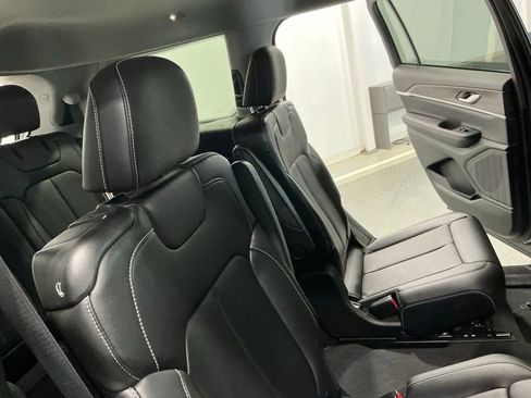 Used 2023 Jeep Grand Cherokee L Limited AWD/4WD image 14