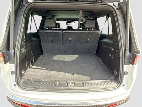 Used 2024 Jeep Wagoneer L Series III w/ Flexible Seating Group AWD/4WD image 28