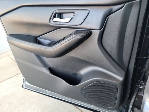 Used 2025 Nissan Rogue SV FWD image 23