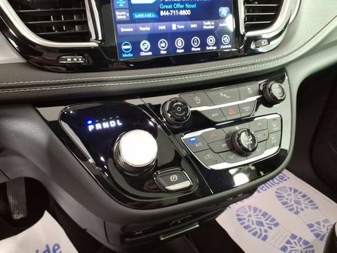Used 2020 Chrysler Pacifica Limited w/ S Appearance Package FWD image 22