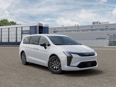 New 2027 Chrysler Pacifica Limited FWD image 5