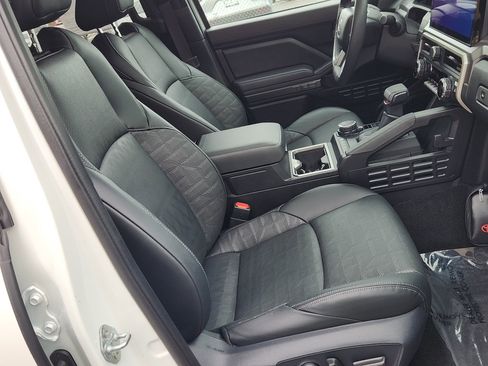 Used 2024 Toyota Tacoma TRD Sport image 31