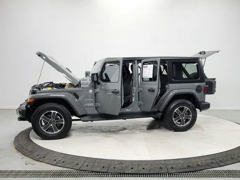 Used 2023 Jeep Wrangler Sahara w/ Cold Weather Group image 12
