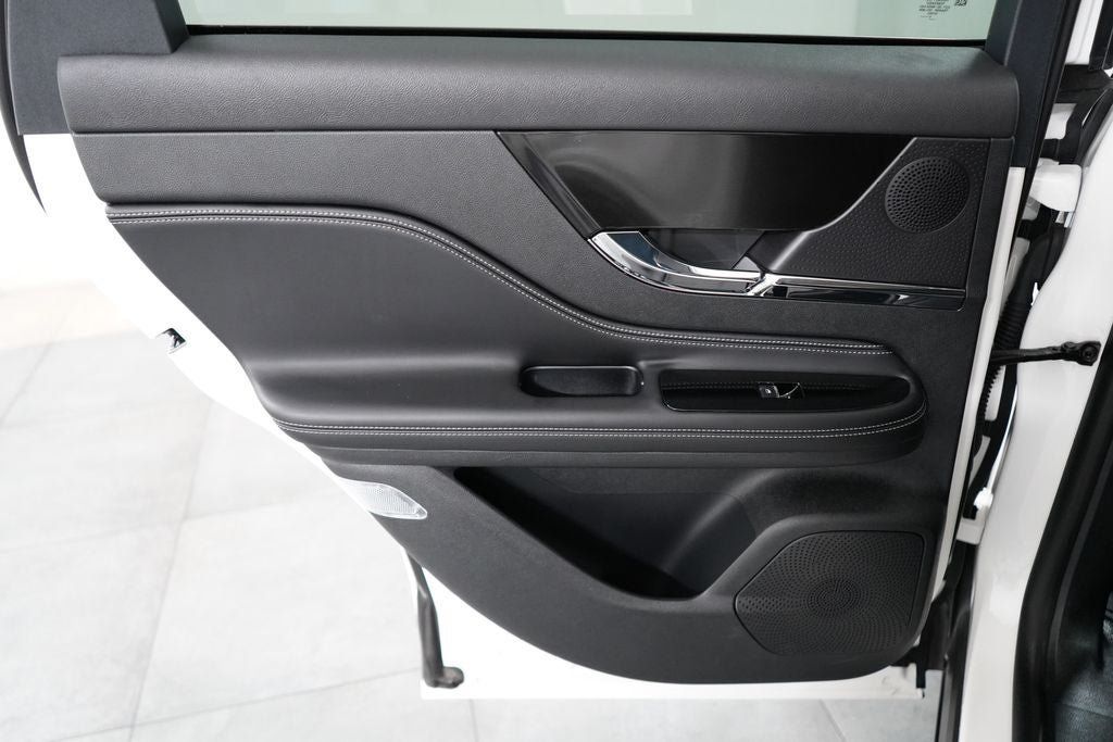 Used 2024 Lincoln Corsair AWD image 15