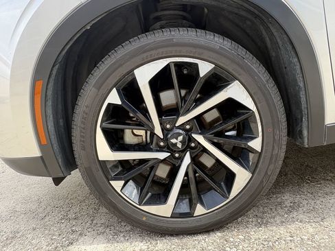 Used 2024 Mitsubishi Outlander AWD image 9