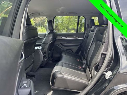Used 2023 Jeep Grand Cherokee Limited w/ Black Appearance Package AWD/4WD image 23