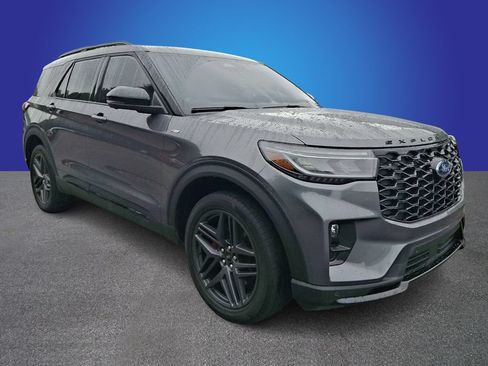 Used 2025 Ford Explorer ST-Line w/ Premium Package AWD/4WD image 3