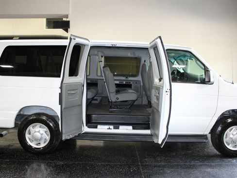 Used 2008 Ford E-350 and Econoline 350 XL RWD image 22