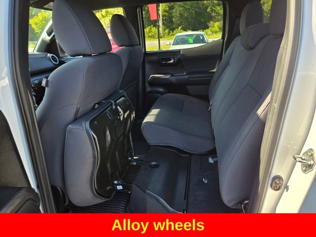 Used 2017 Toyota Tacoma TRD Off-Road w/ Tow Package (A/T) AWD/4WD image 12