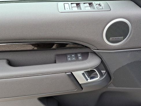 Certified 2025 Land Rover Discovery S image 19