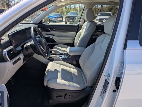 Used 2025 Kia Telluride SX w/ SX Captain's Chair Package image 10