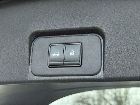 Used 2024 Nissan Rogue SV image 42