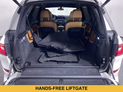 Used 2022 BMW X7 xDrive40i w/ M Sport Package AWD/4WD image 16
