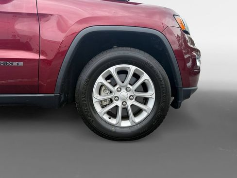 Used 2021 Jeep Grand Cherokee Laredo RWD image 16