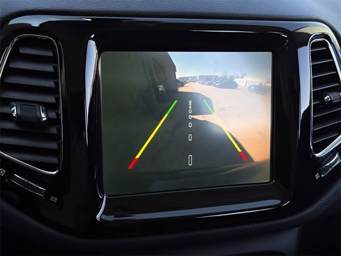 Used 2018 Jeep Compass Limited image 10