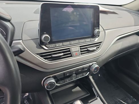 Used 2024 Nissan Altima 2.5 SR FWD image 19