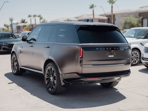 Used 2025 Land Rover Range Rover Autobiography AWD/4WD image 6