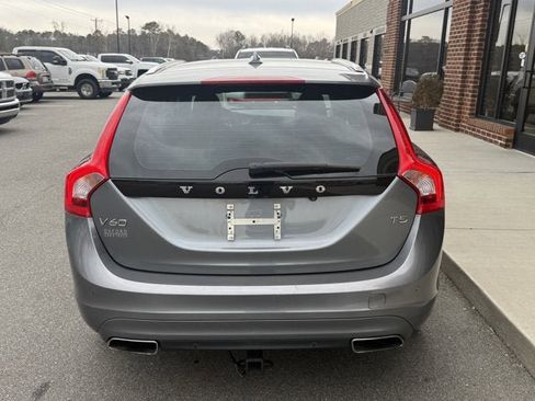 Used 2017 Volvo V60 T5 Premier w/ Convenience Package image 5