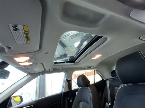 Used 2020 Hyundai Venue SEL w/ Convenience + Premium Package image 31